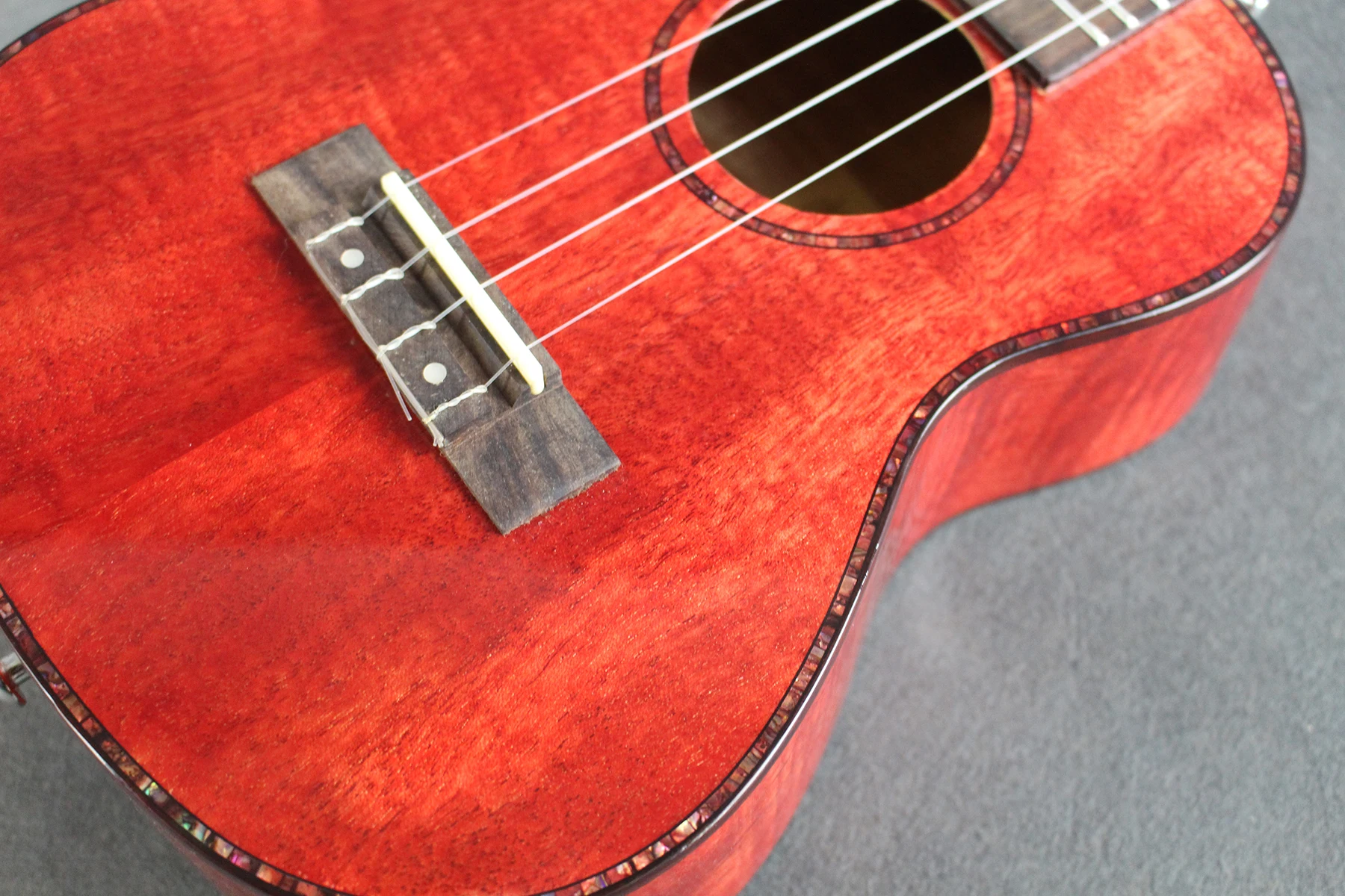 Концерт Гавайская гитара из красного дерева клена верх верхом обожжённого по