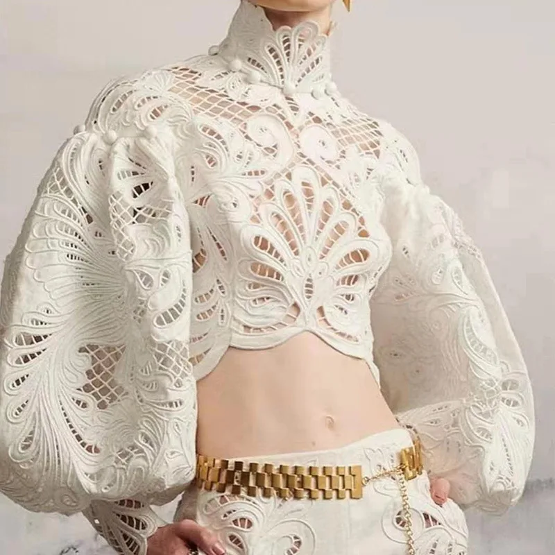 Женская рубашка с вышивкой белая длинными рукавами-фонариками в стиле ретро