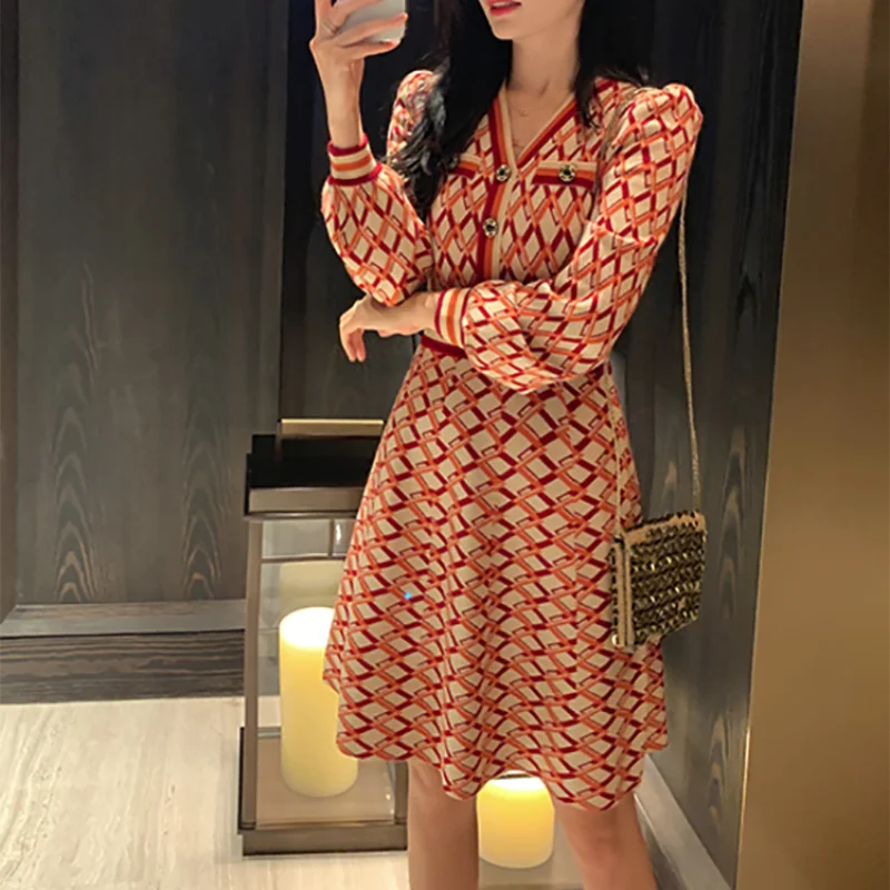 

Женское винтажное трикотажное мини-платье в клетку, с V-образным вырезом