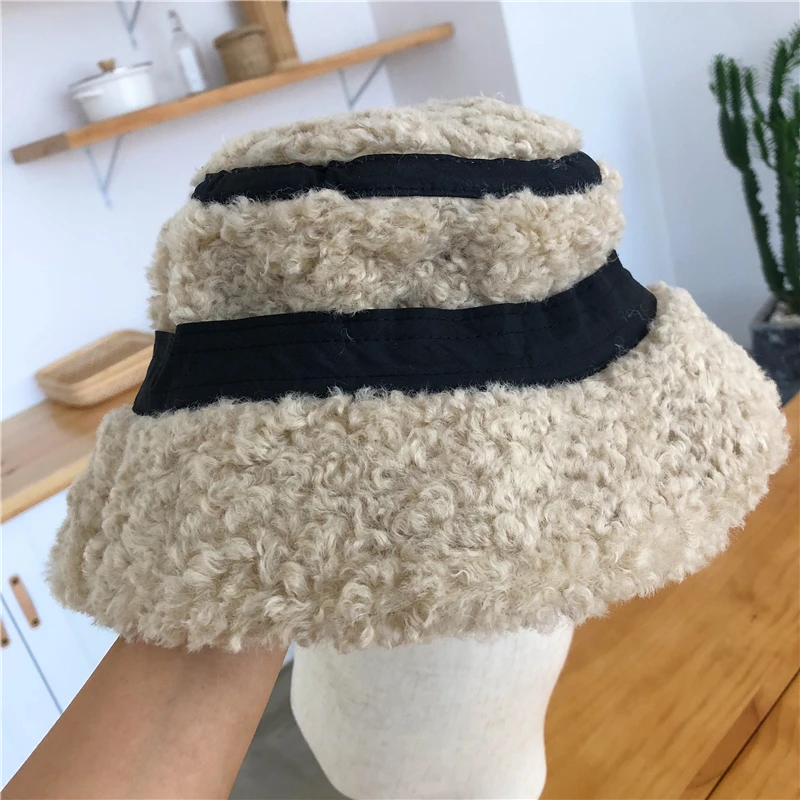

Hat girl winter Korean version Japanese versatile net red with cashmere Lamb Fur fisherman's hat autumn and winter warm Plush ba