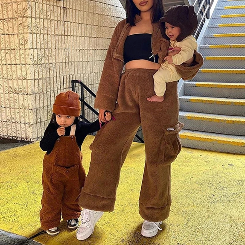 

Women Winter Long Sleeve Fuzzy Plush Jacket Double Zipper Stand Collar Shaggy Coat Harajuku Large Pocket Patchwork Loose Cropped