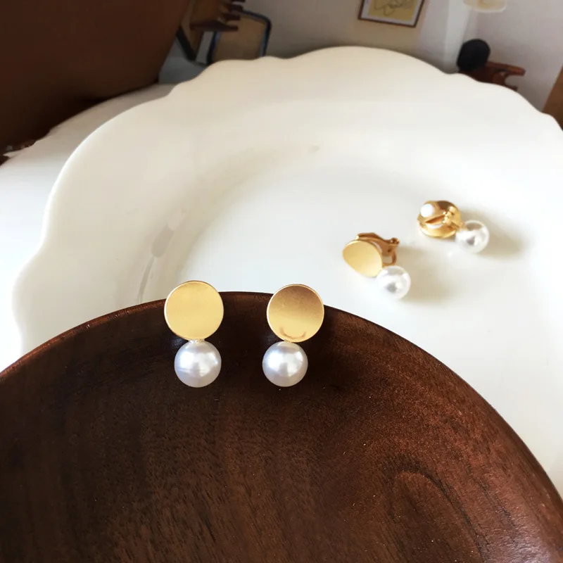 

Imitation Pearls Fairy Matte Round Clip Earrings for Girls Beautiful Temperament Vintage Earrings