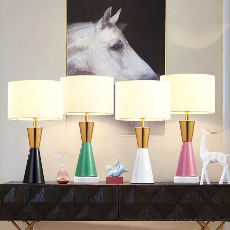 

Домашняя настольная лампа в скандинавском стиле, простой креативный современный светодиодный светильник, роскошный прикроватный светильник для спальни, кабинета, гостиной, декоративное освещение