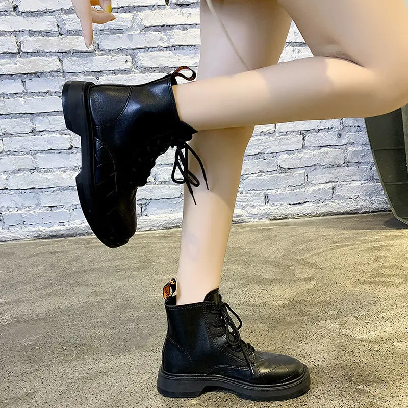 

New All-match Autumn Breathable Motorcycle Short Boots Genuine Leather Black Riding Boots Female British Style Fashionable Boots