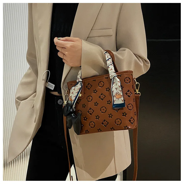 

Women Handbags Tote Bag Luxury Designer Handbag Retro Lady Crossbody bags Casual With Bag Pendant