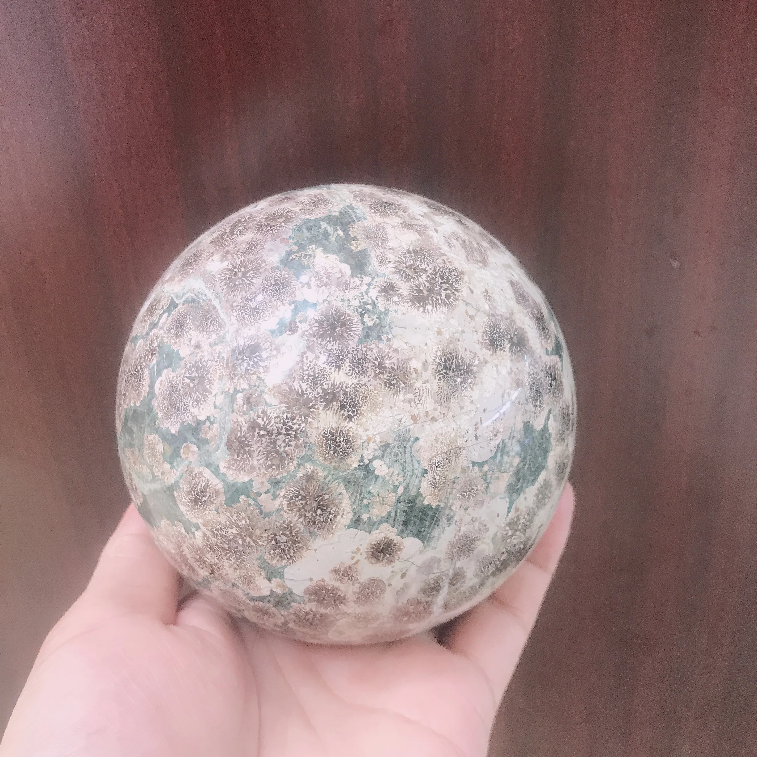 

Natural green quartz crystal cherry agate ball energy ball reiki stone living room home office accessories