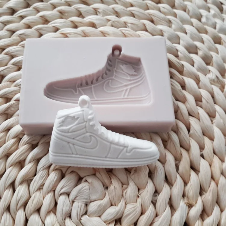 

Fashion Sneakers Shape Epoxy Resin Silicone Mold for DIY Handmade Ornaments Plaster Candle Jewelry Key Chain Fondant Mould