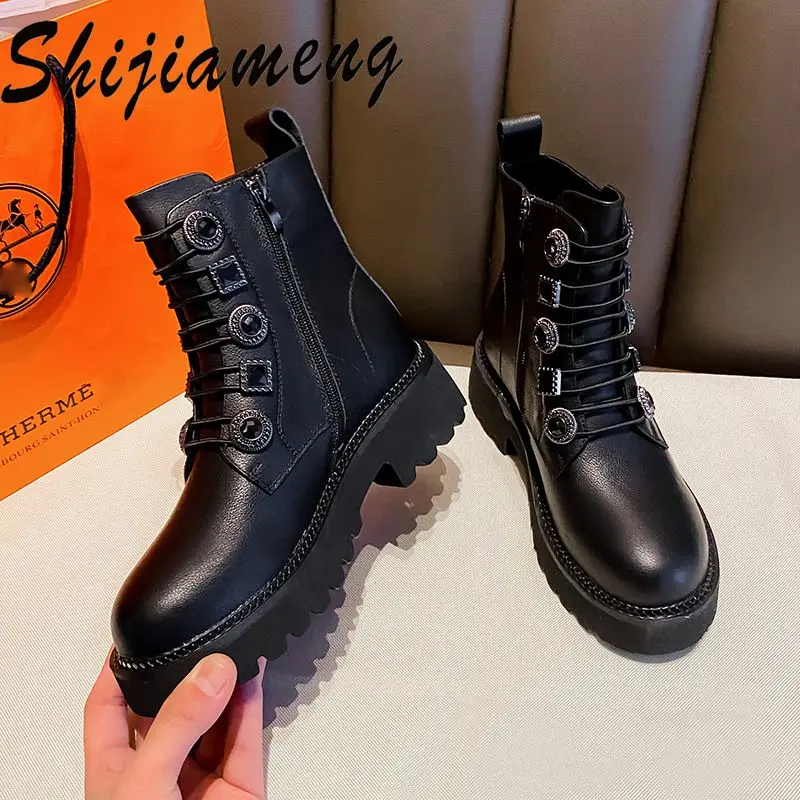 

Женские сапоги для верховой езды из воловьей кожи в британском стиле Осень-зима 2021 новые сапоги из хлопка сапоги на толстой подошве стразы с...