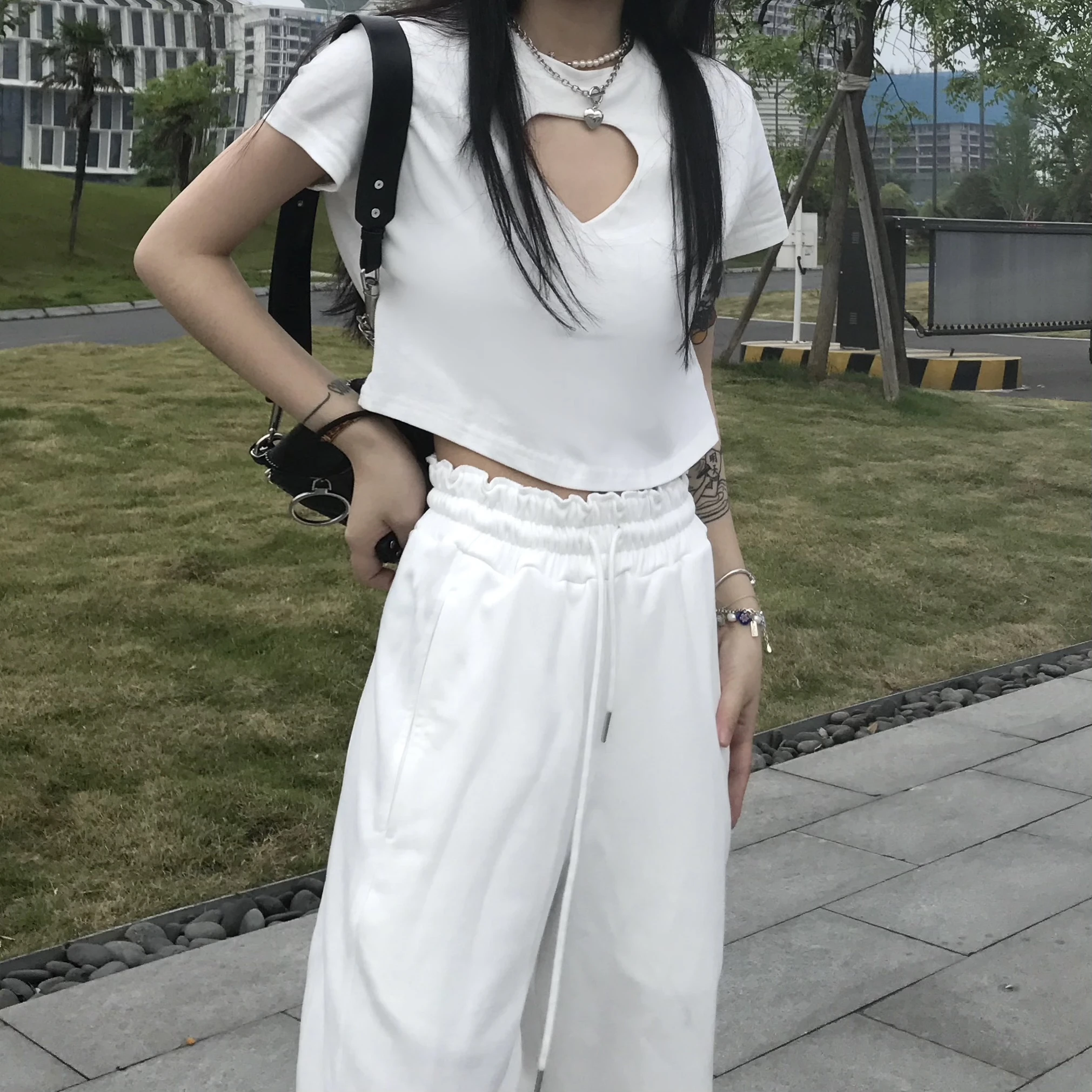 Летние Новые короткие однотонные Ажурные топы с круглым вырезом и сердечками|female