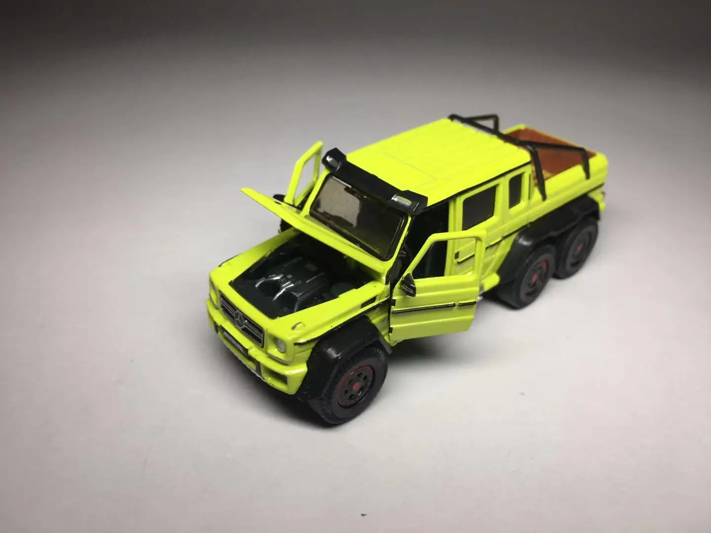 ERA 1/64 G63 AMG 6x6 кинетический желтый 1 е специальное издание литье под давлением