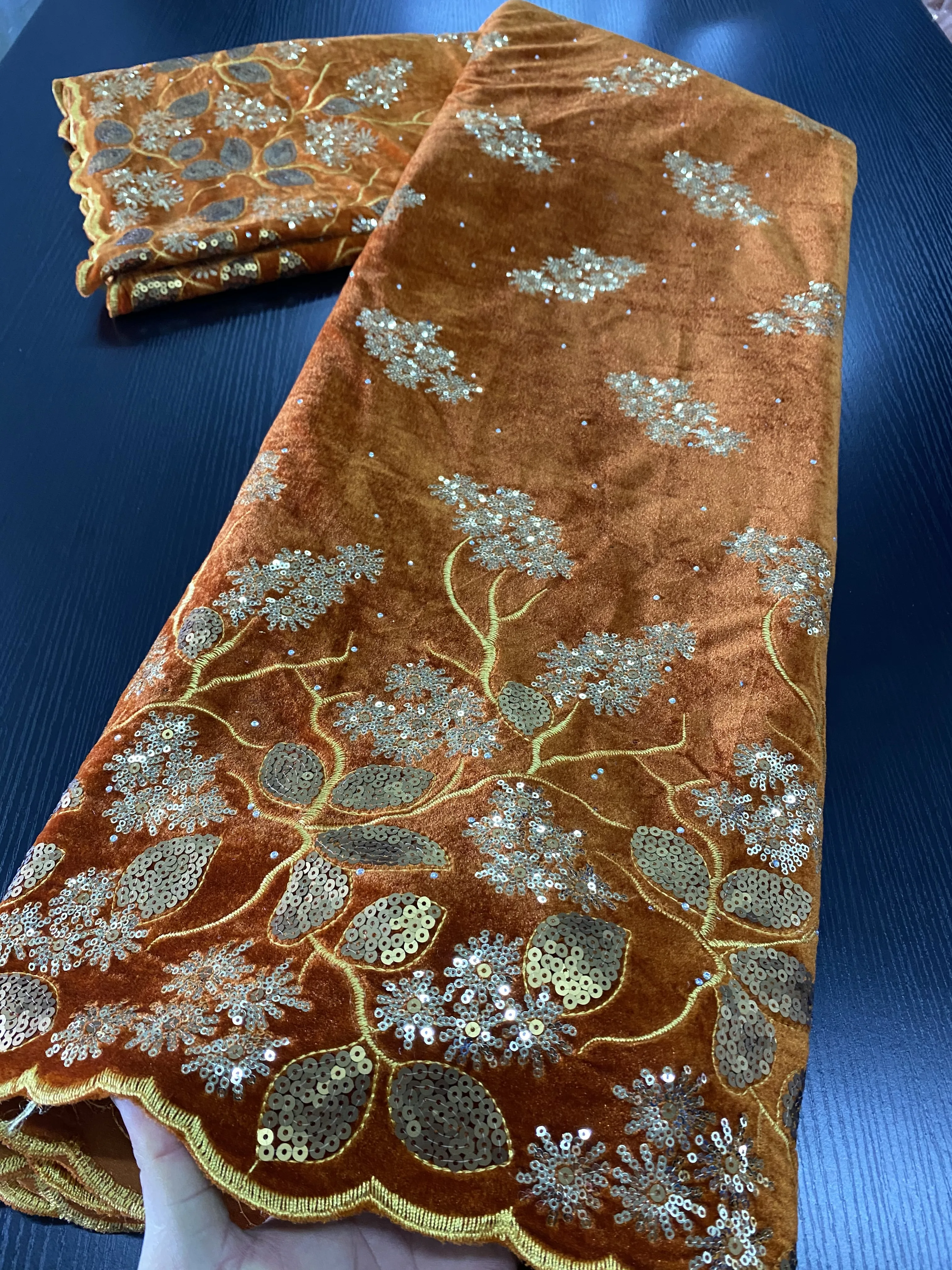 

Latest african lace fabric 2020 high quality velvet lace fabric with sequins 5yards for african nigerian wedding dress 3340b