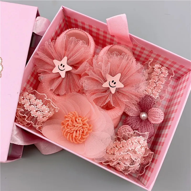 

2019 Newborn Baby Girls Headband Bow Flowers Cloth Hair Bands Hair Accessories Socks Gift Boxes Three-piece Suit Accessories