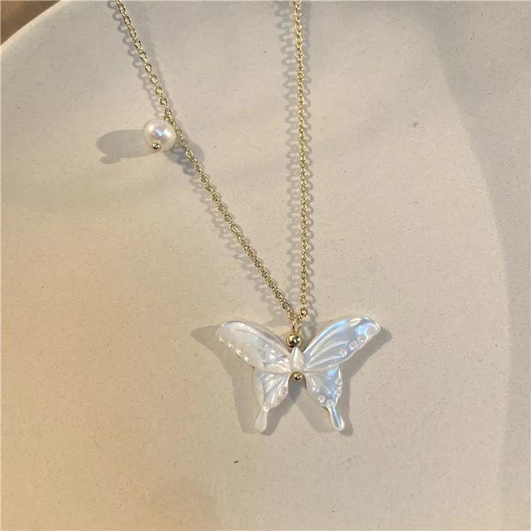 

French Retro Natural Shell Carved Butterfly Super Fairy Necklace Small Fresh and Cool Ethos Clavicle Chain Female