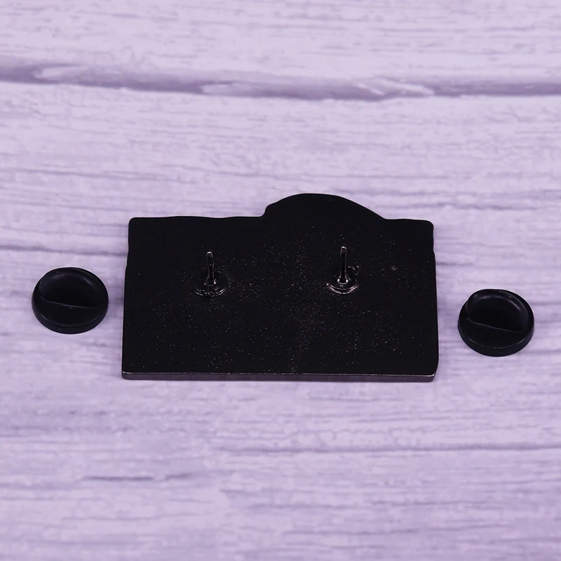 Totoro Wave эмалированная брошь-кнопка большая волна духа делает кошку более милой. |