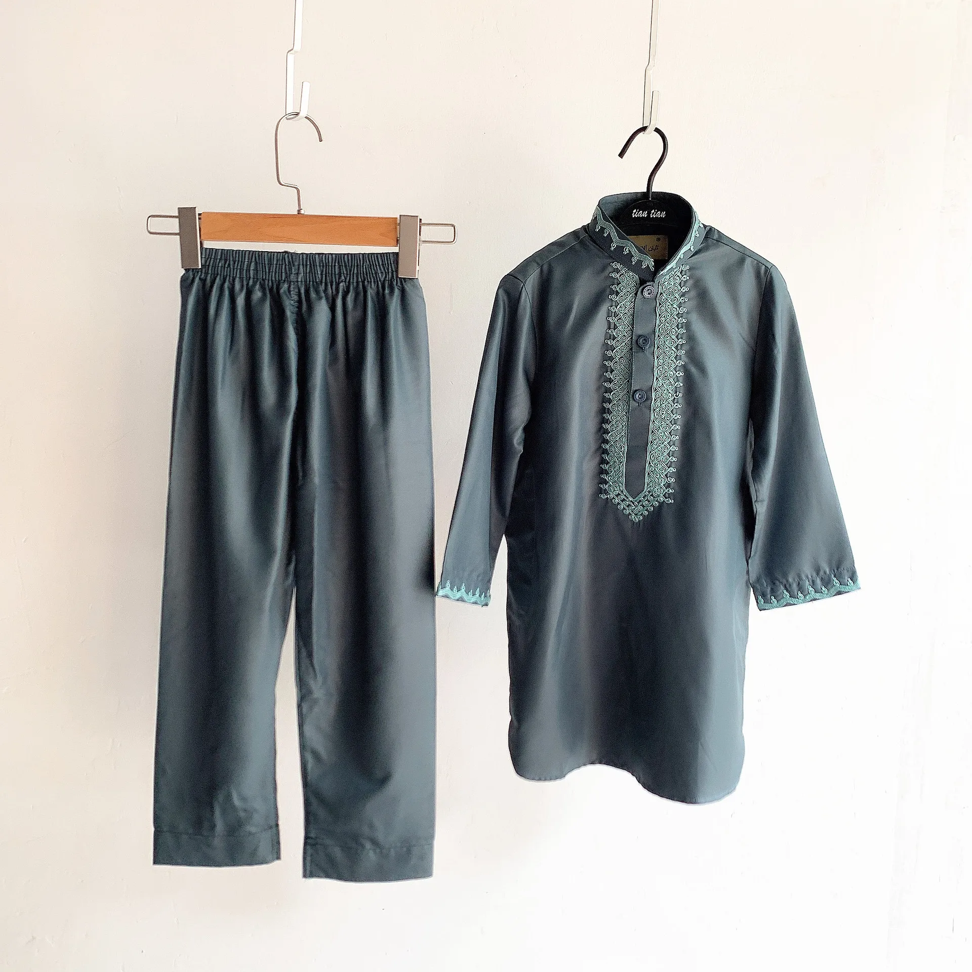 Muslim Clothes Children'S Muslim Two-Piece Button Embroidery Men'S Clothing Muslim Sets Musulman Hombre Lsmn015