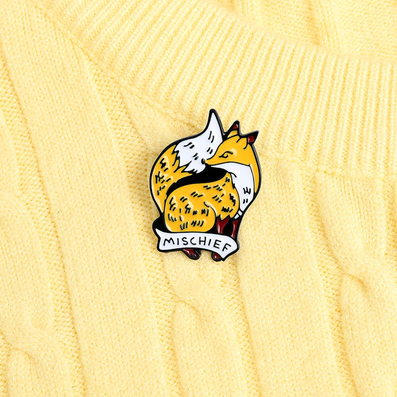 

Funny Fox Enamel Pin Banner Brooches Backpacks Lapel Pin Cartoon Forest Animal Metal Badge Jewelry Gift for Friends Wholesale