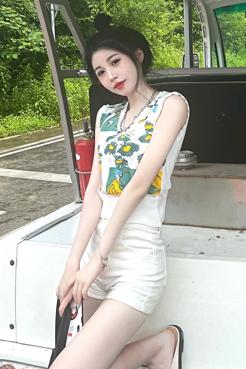 

Kimotimo Vintage Print Sweater Vests Women 2021 Summer V-neck Jacquard Knitted Tank Top Ins Sleeveless Cropped Sweater Vest