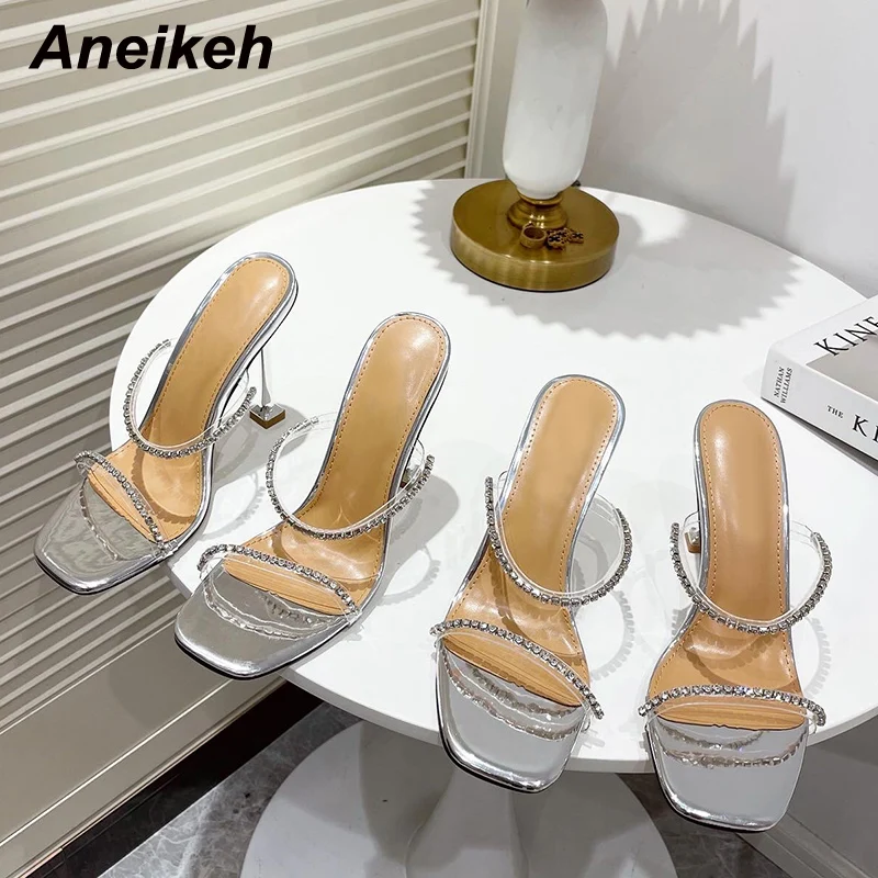 

Aneikeh модные квадратные туфли с открытым носком из ПВХ, украшенные кристаллами, летние туфли для женщин, мюли на высоком каблуке, серебристые ...