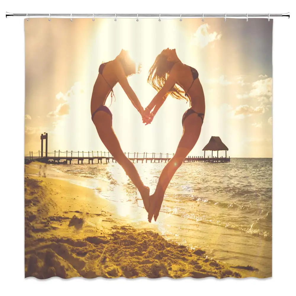 Сексуальная девушка любовь сердце в форме бикини красота женщина мост на закате