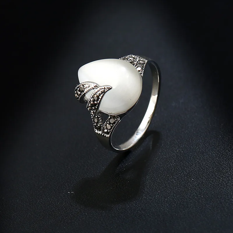 Женское кольцо с каплями воды KCALOE черное зеленым натуральным камнем античное