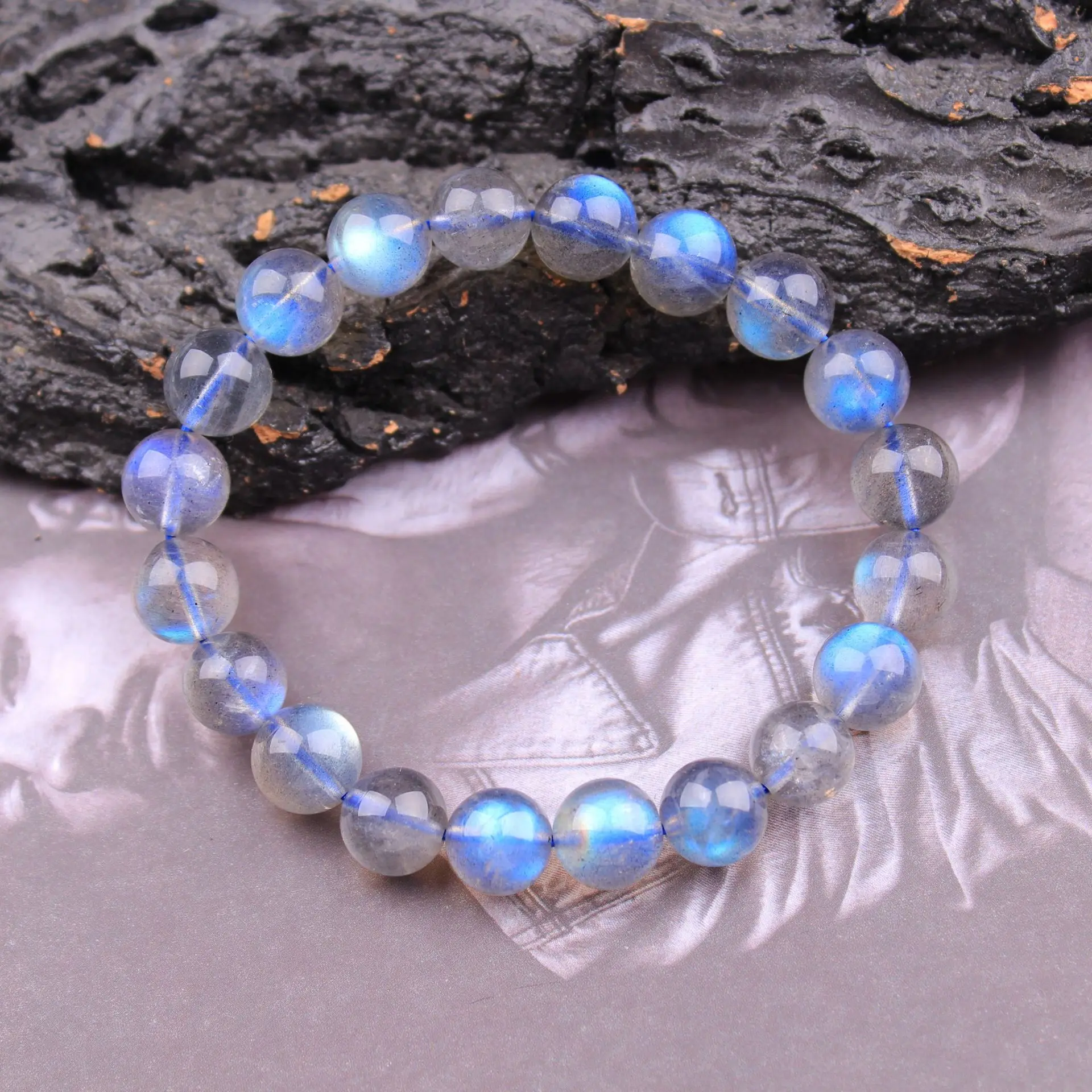 

1Pcs Natural Clear Moonstone Bracelet Energy Crystal Stone Hand Catenary Rare Ore Quartz For Healing