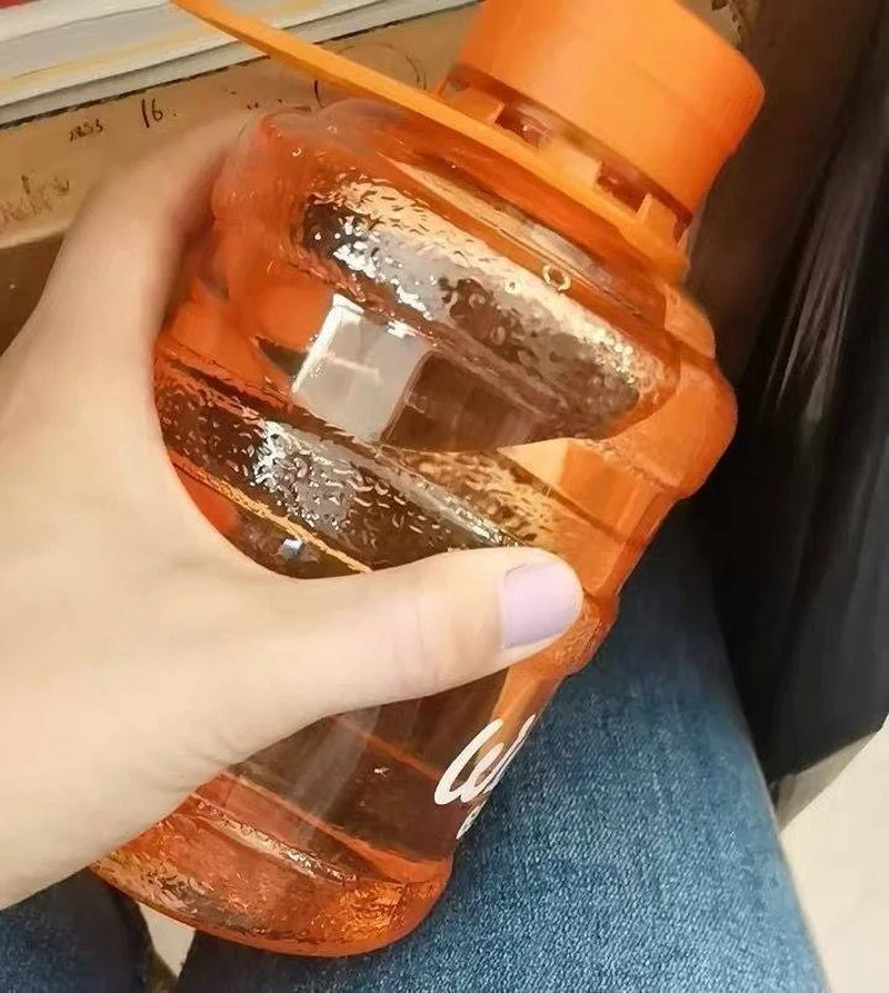 

Large capacity sports bottle 650ml plastic portable water cup mini bucket outdoor sports camping supplies fitness water bottle