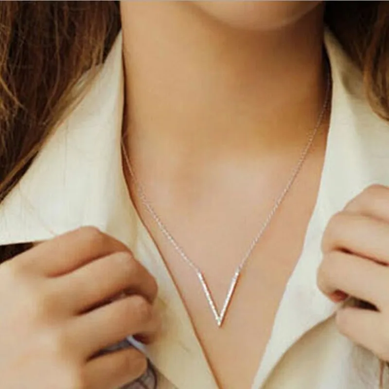 

Personality Fashion 925 Sterling Silver Exquisite Jewelry Mirco Crystal Letter V Clavicle Chain Pendant Necklace H117