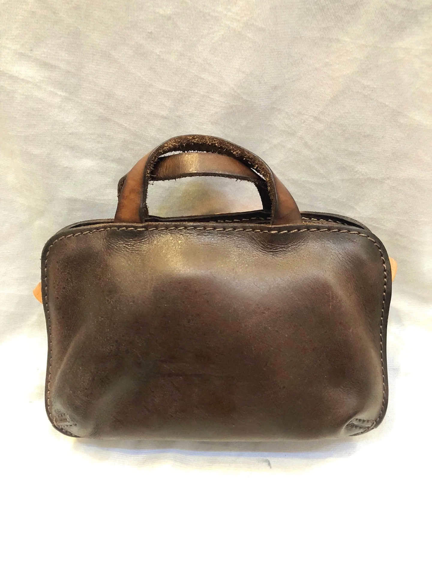 

Sales of literary and artistic design new tree cream cowhide portable messenger design women's bag