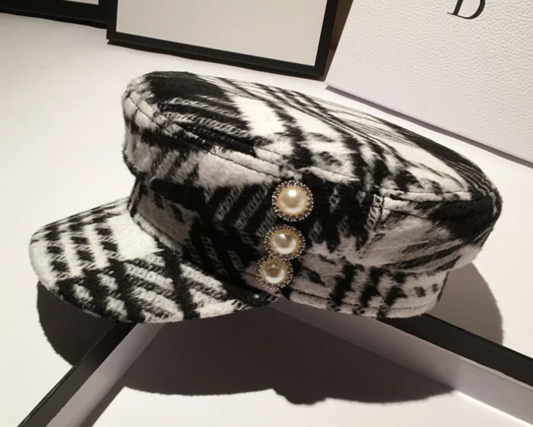 

202021-shi autumn spring pearl button leisure classic plaid lady Octagonal hat women visors cap