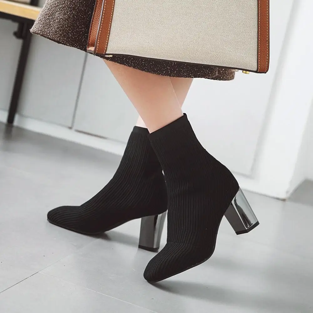 Женские ботинки с острым носком бежевые эластичные ботильоны на толстом каблуке