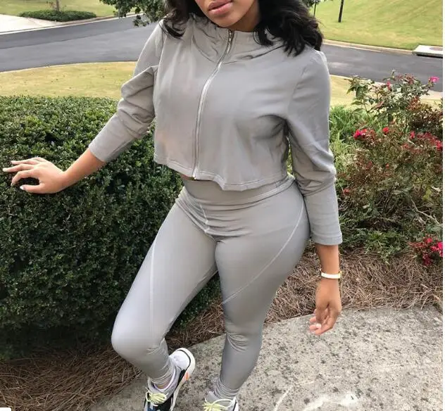 Женский спортивный костюм из 2 предметов светоотражающий укороченный топ и брюки