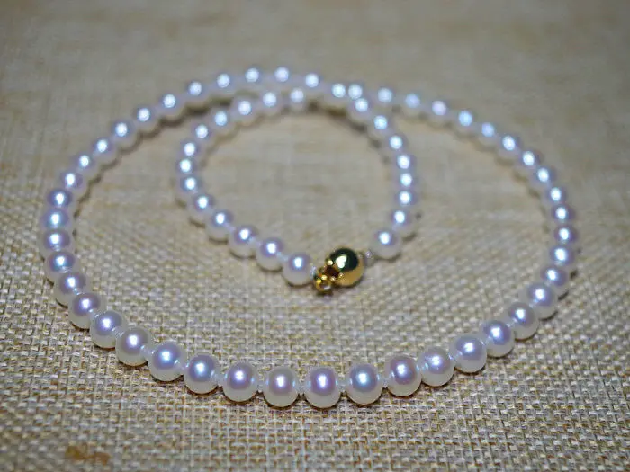 Prezzo Splendida Collana Di Perle Bianche Rotonde D'acqua Dolce 11-12mm 18