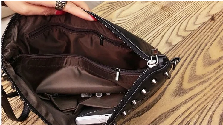 Punk Style Unisex Hip Hop Cross Tassel Handbag Black Fashion Skull Messenger Rivet Envelope Mini Clutch Small Shoulder Bag |