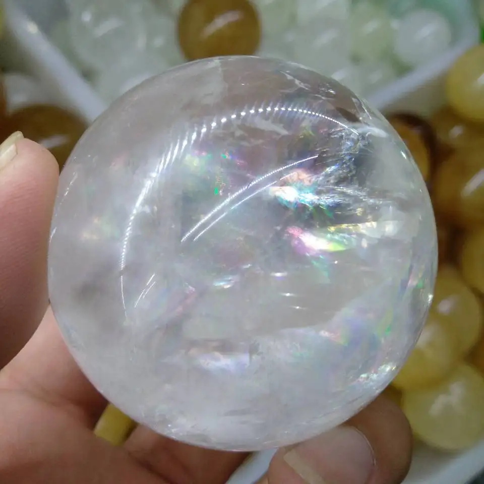Прозрачный оптический кальцит 55 60 мм с некоторыми радужными бантами белая
