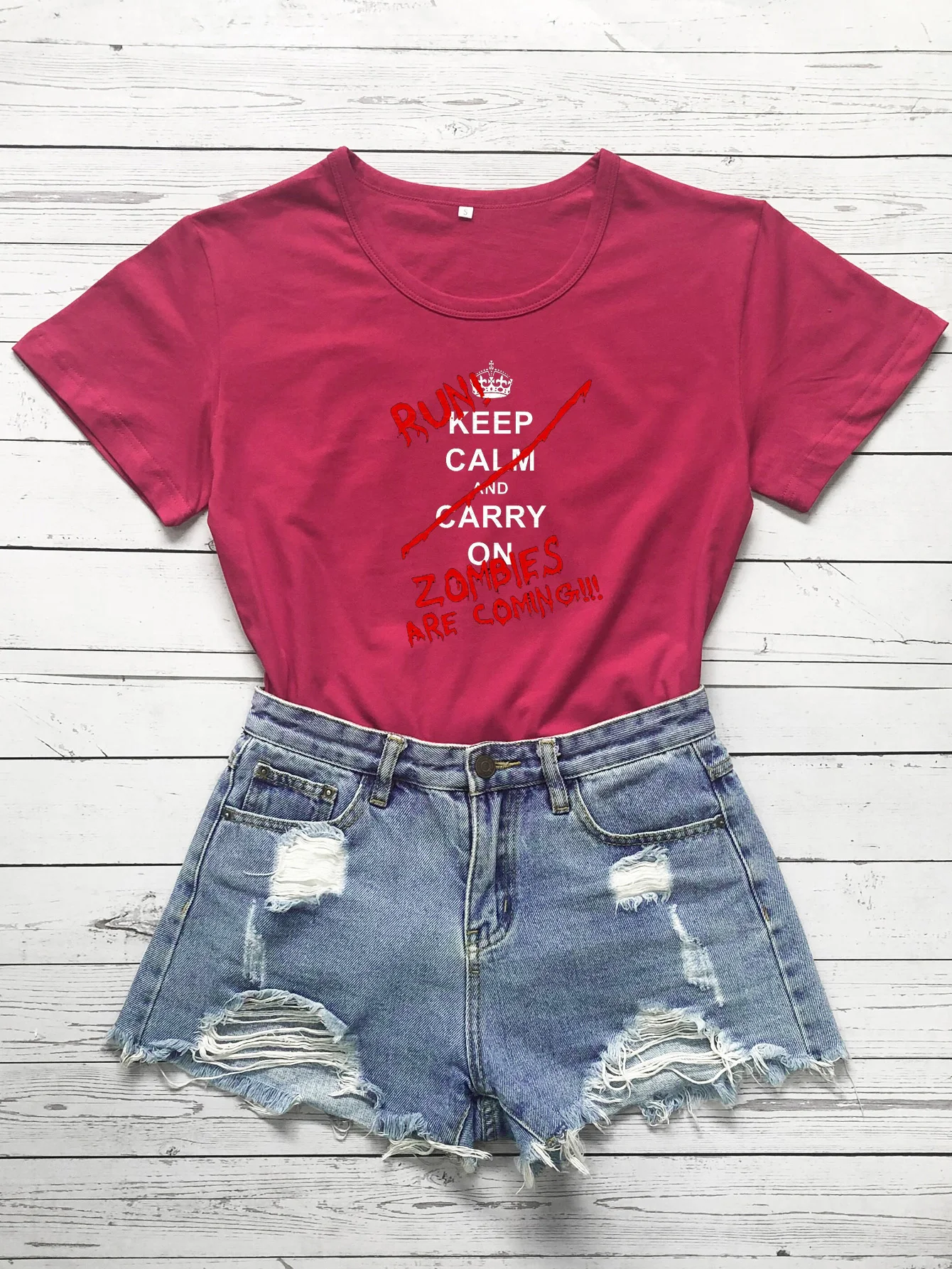 Футболка цветная с надписью Keep Calm приближаются зомби забавная Женская