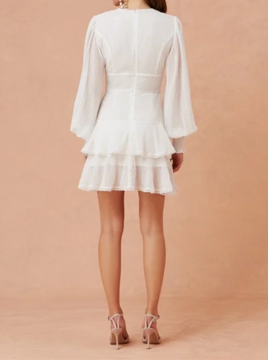 

Vintage Dress Elegant Lantern Sleeve Banquet Low Bosom White V-Neck Fashion Party Dresses Sexy Dress
