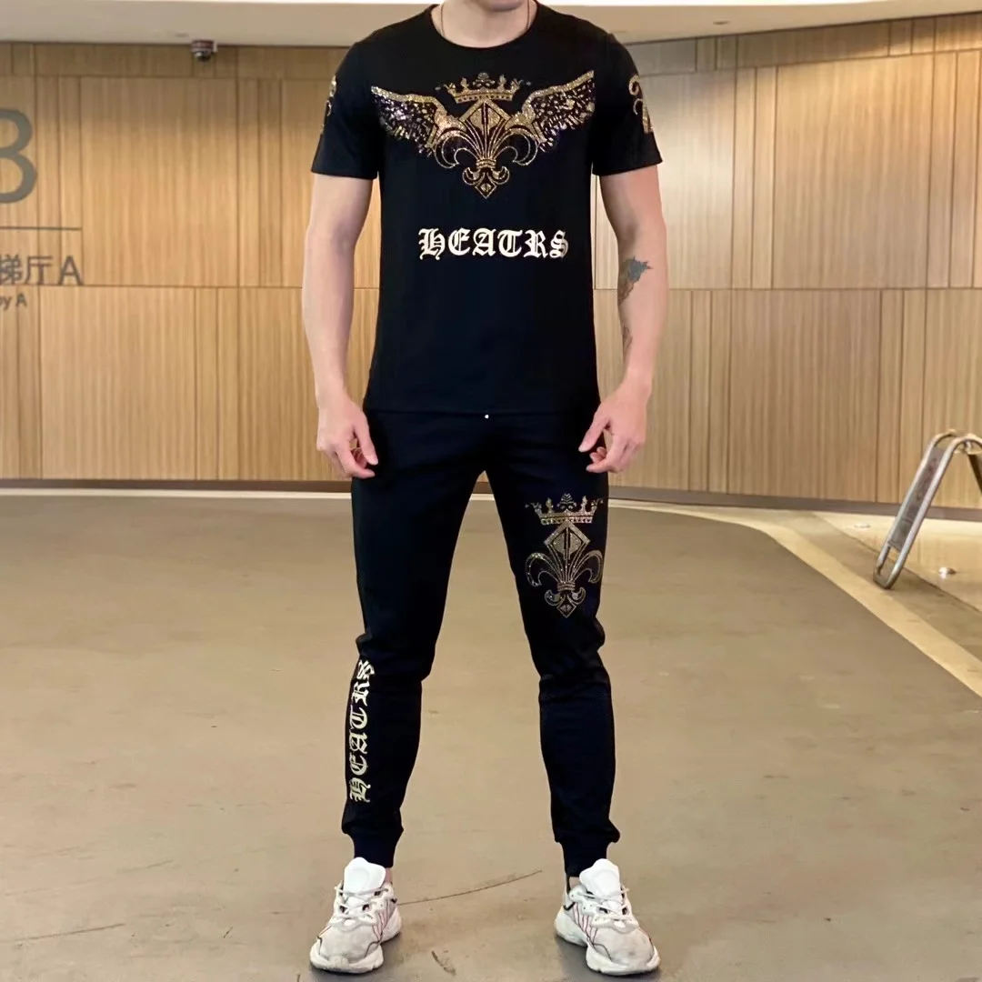 

Asian Famous Brand Sportswear Summer High-Quality Printing Hot Diamond Cartoon O-Neck T-Shirt + Trousers Handsome Men