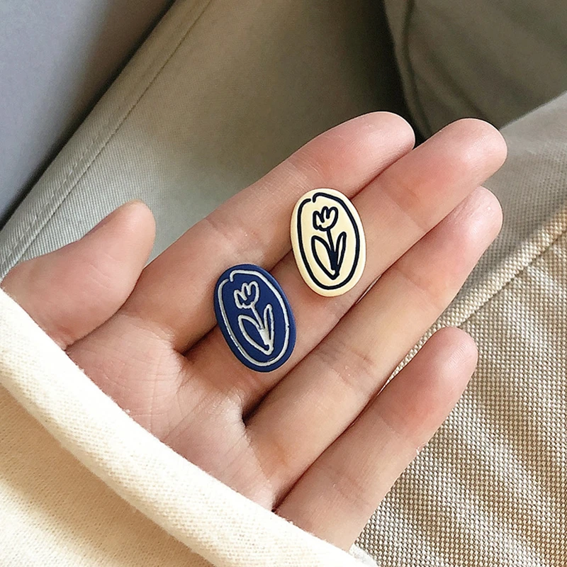 Модные дизайнерские серьги-гвоздики с белыми и синими цветами Милые простые