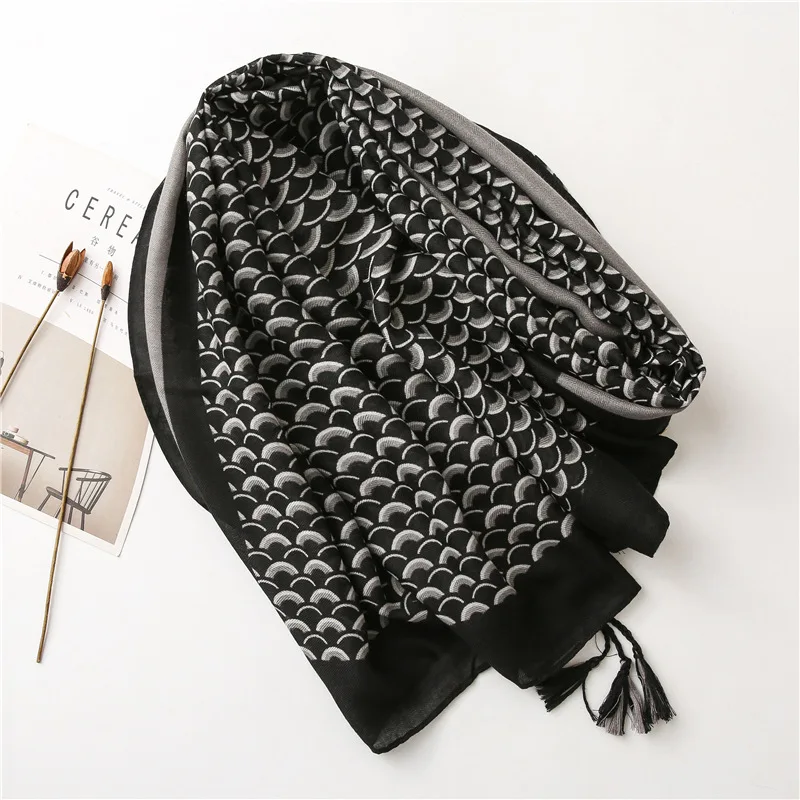 2022 Женская шаль из Испании и вискозы с кисточками черной серой шкуры со змеиным