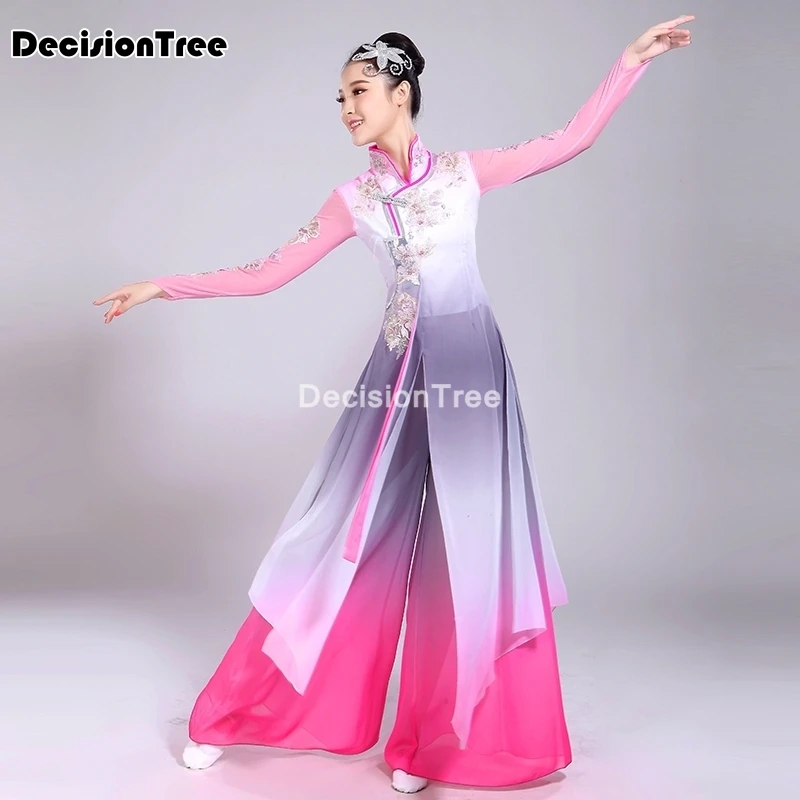 Женский костюм для выступления в национальном стиле хора сцены христианства с