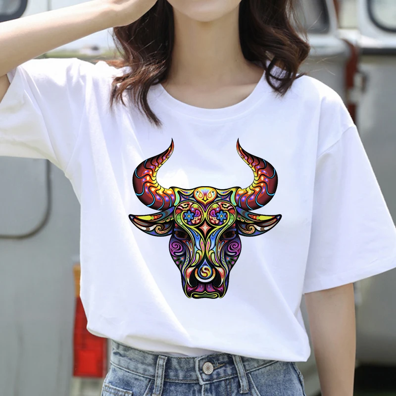 Женская футболка с коротким рукавом круглым вырезом и принтом |