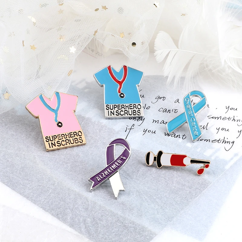 Шприц эмалированная Заколка Брошь врача медсестры розовая синяя одежда