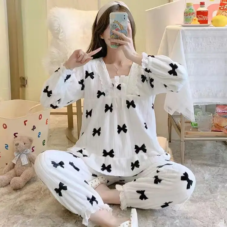 

2022 New Lace Flannel Strawberry Pajamas Women's Long-sleeved New Loose Princess Style Home Wear Pajamas Pyjamas