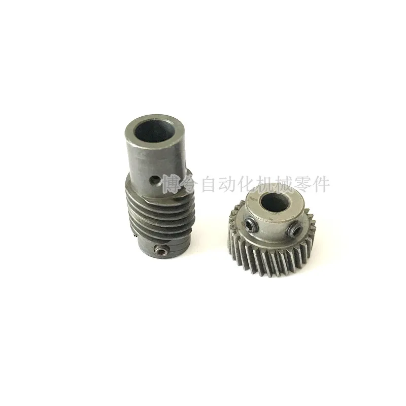 Демонтаж оборудования металлический червячный редуктор модуль 90 градусов