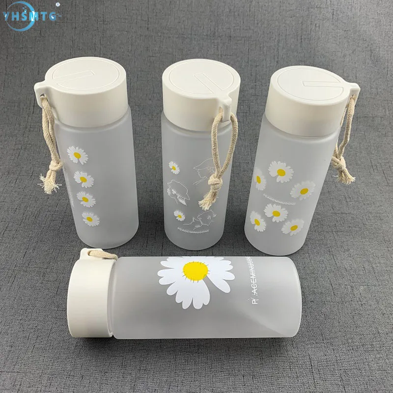 

YHSMTG Plastic Little Daisy Water Bottles Frosted BPA Free Portable Small Rope Flower 450ml Drink Clear Water Bottles Drinkware