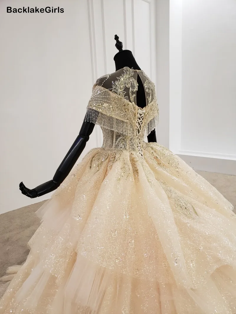 Многоуровневое свадебное платье цвета шампанского золотого на шнуровке сзади с