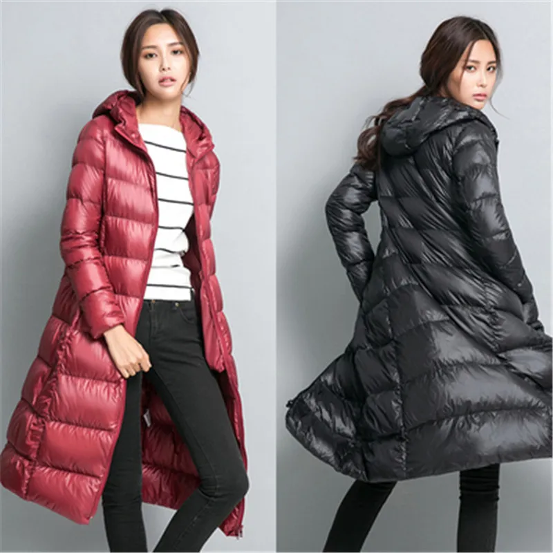 Женская куртка на белом утином пуху с капюшоном тонкое длинное пальто большого