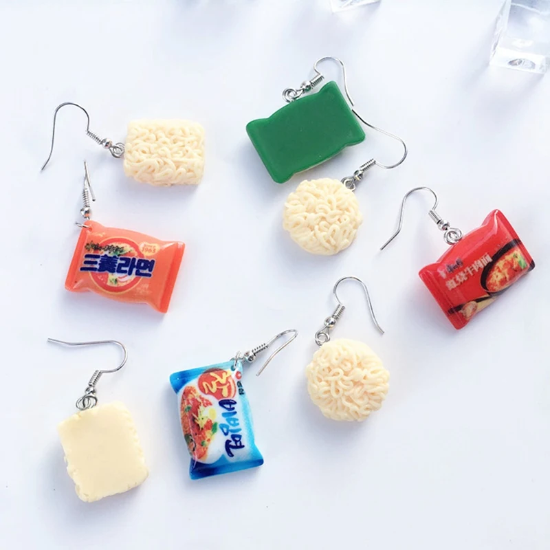 Креативные серьги ручной работы имитирующие лапшу быстрого приготовления