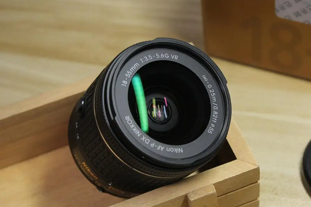Используется объектив Nikon AF-P DX NIKKOR 18-55 мм f/3,5-5,6G VR для цифровых зеркальных фотокамер Nikon