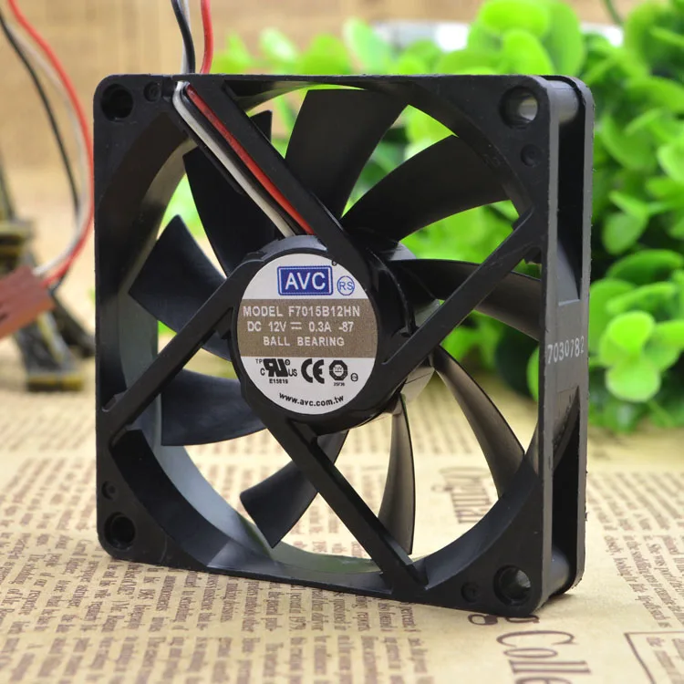 AVC F7015B12HN 7CM DC 12V 0.3A 7015 CPU Mute 3-Wires Cooling Fan |